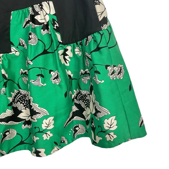 DVF Diane Von Furstenberg
Claire Green Floral Minis Skirt
Size 10 - Picture 3 of 16